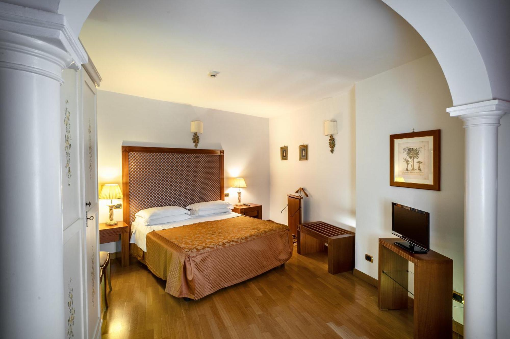 Relais Le Felci Executive Suite Spa Fiuggi Bagian luar foto
